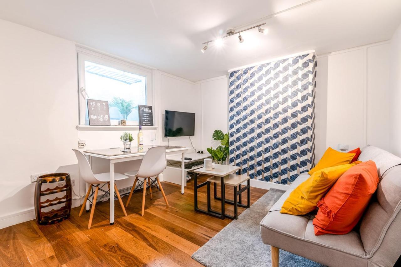 Modern One Bedroom Apartments In Brighton Екстериор снимка