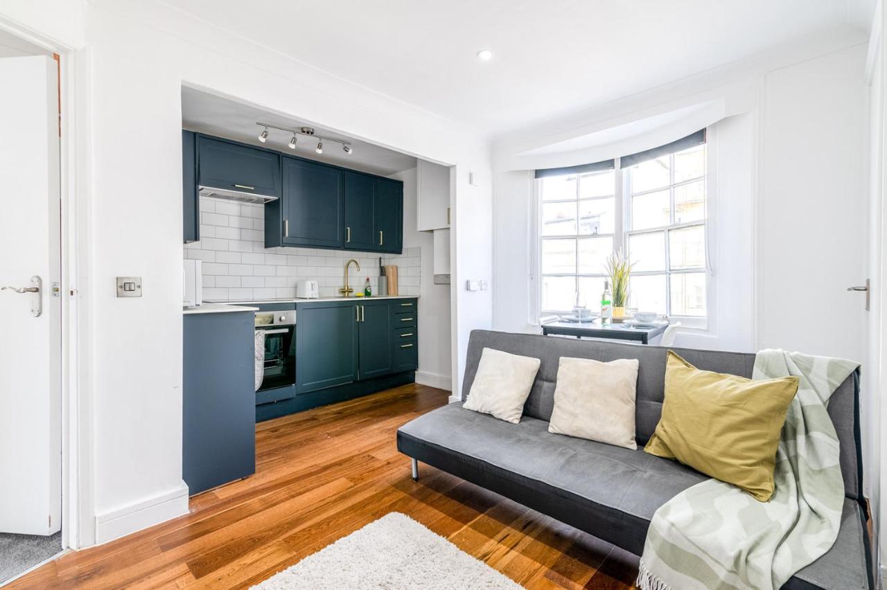 Modern One Bedroom Apartments In Brighton Екстериор снимка
