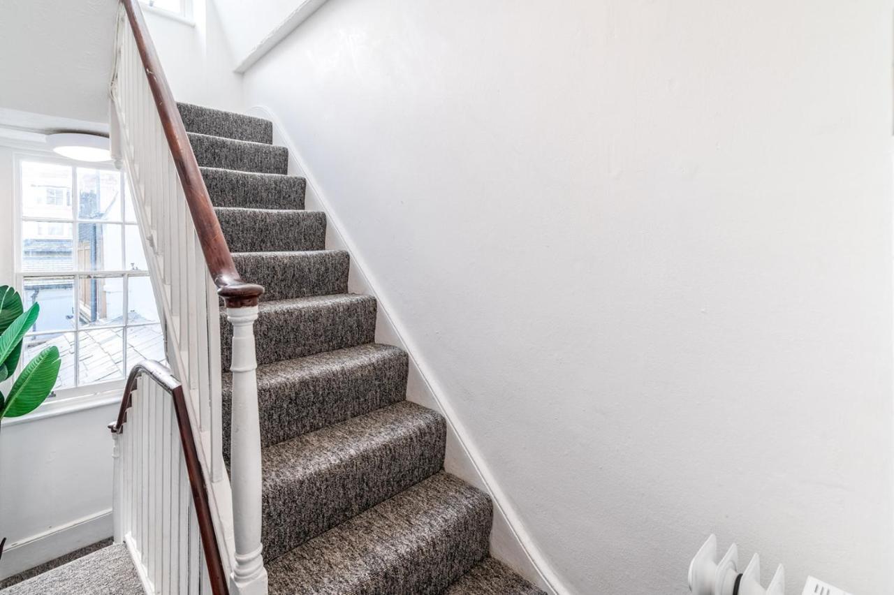 Modern One Bedroom Apartments In Brighton Екстериор снимка