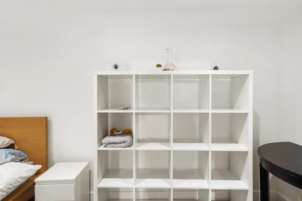 Modern One Bedroom Apartments In Brighton Екстериор снимка