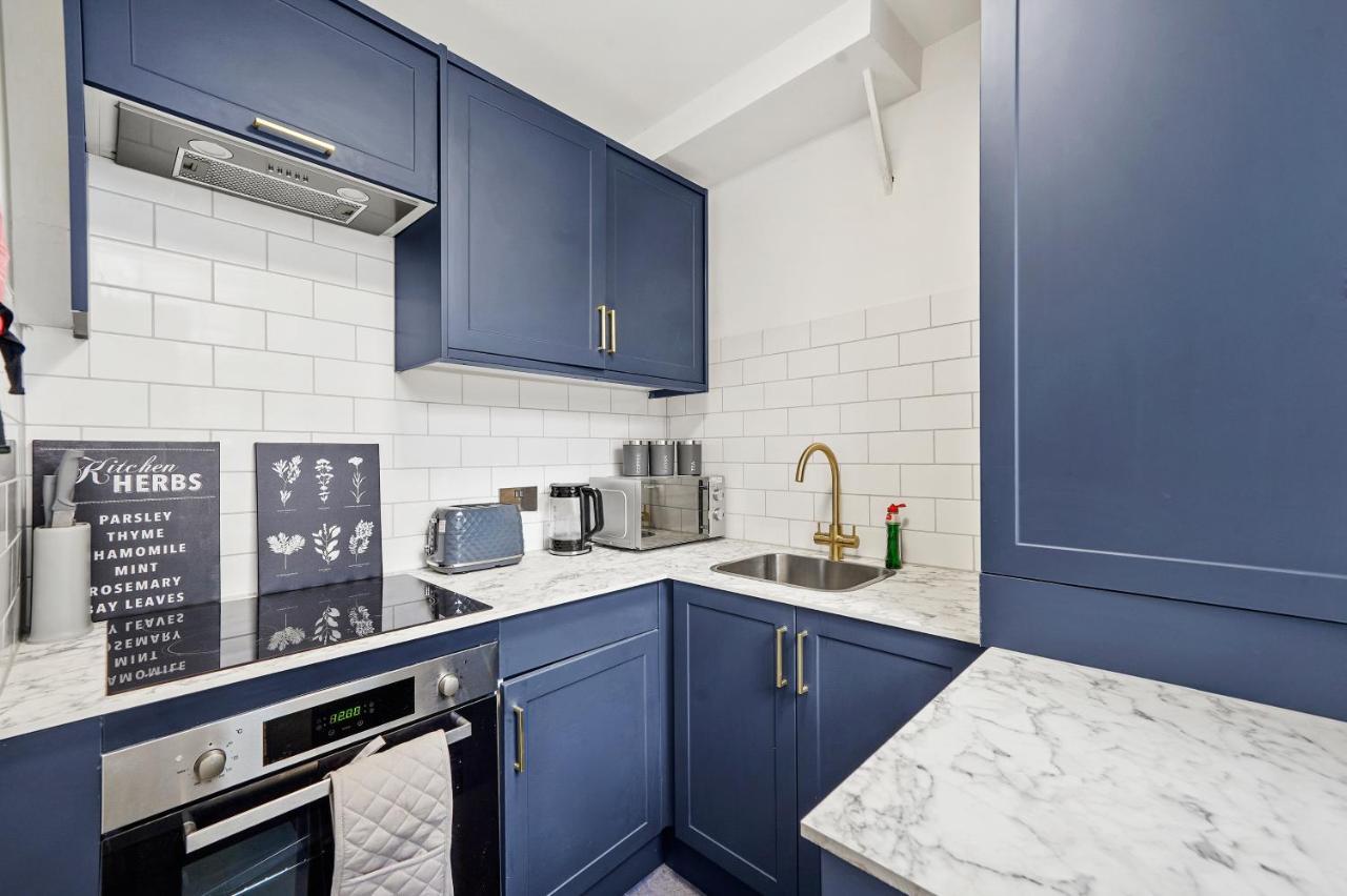 Modern One Bedroom Apartments In Brighton Екстериор снимка