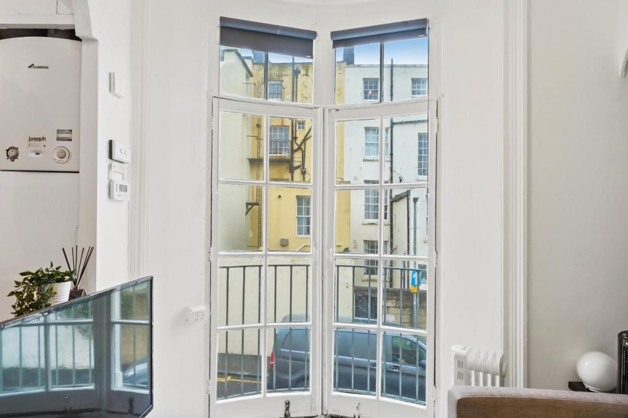 Modern One Bedroom Apartments In Brighton Екстериор снимка