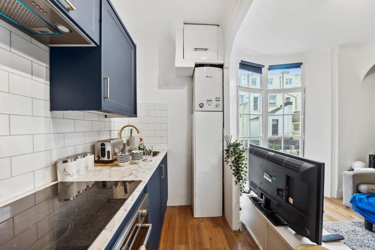 Modern One Bedroom Apartments In Brighton Екстериор снимка