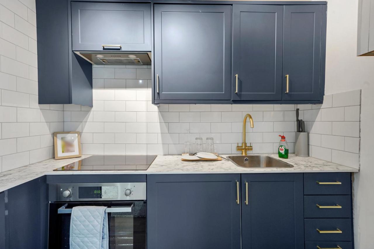 Modern One Bedroom Apartments In Brighton Екстериор снимка