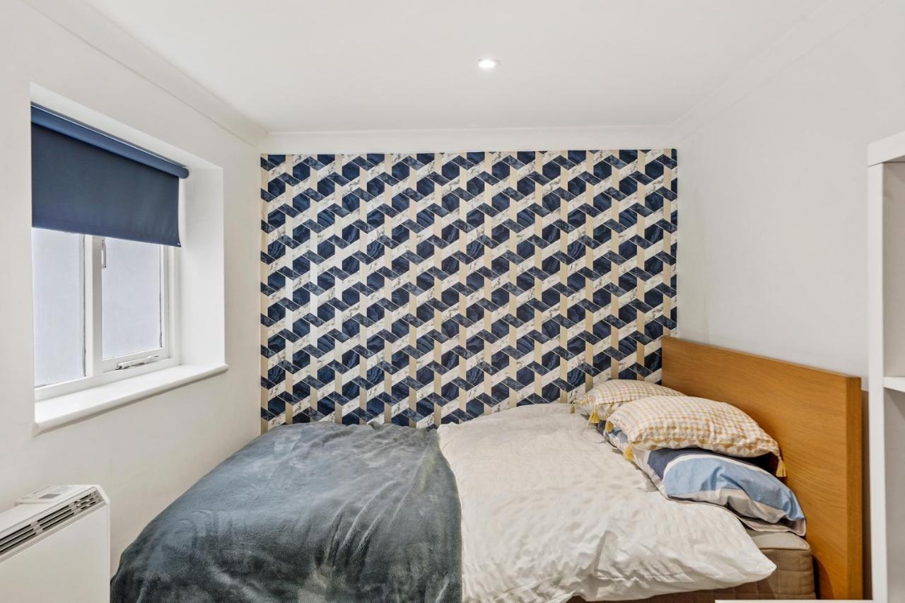 Modern One Bedroom Apartments In Brighton Екстериор снимка