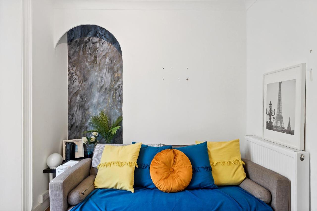 Modern One Bedroom Apartments In Brighton Екстериор снимка