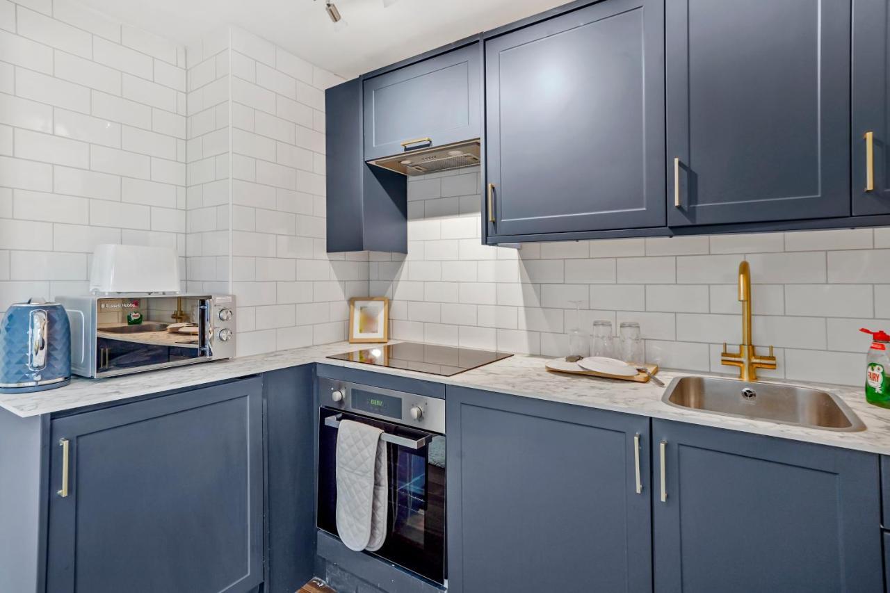 Modern One Bedroom Apartments In Brighton Екстериор снимка