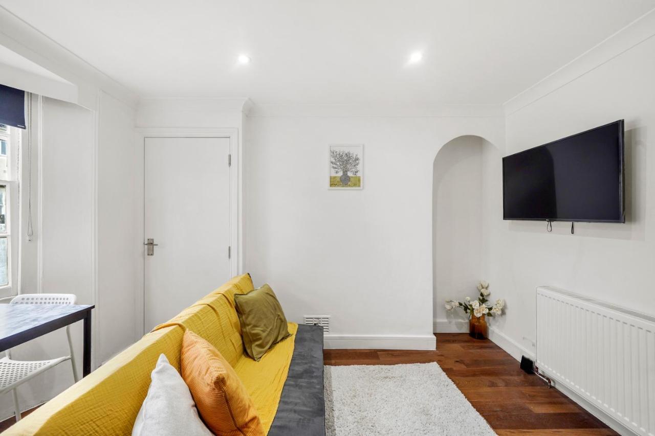 Modern One Bedroom Apartments In Brighton Екстериор снимка