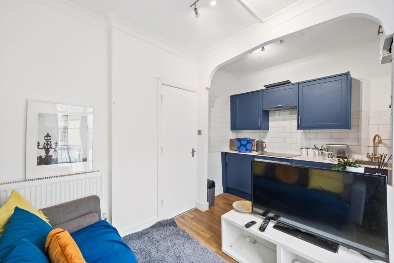 Modern One Bedroom Apartments In Brighton Екстериор снимка