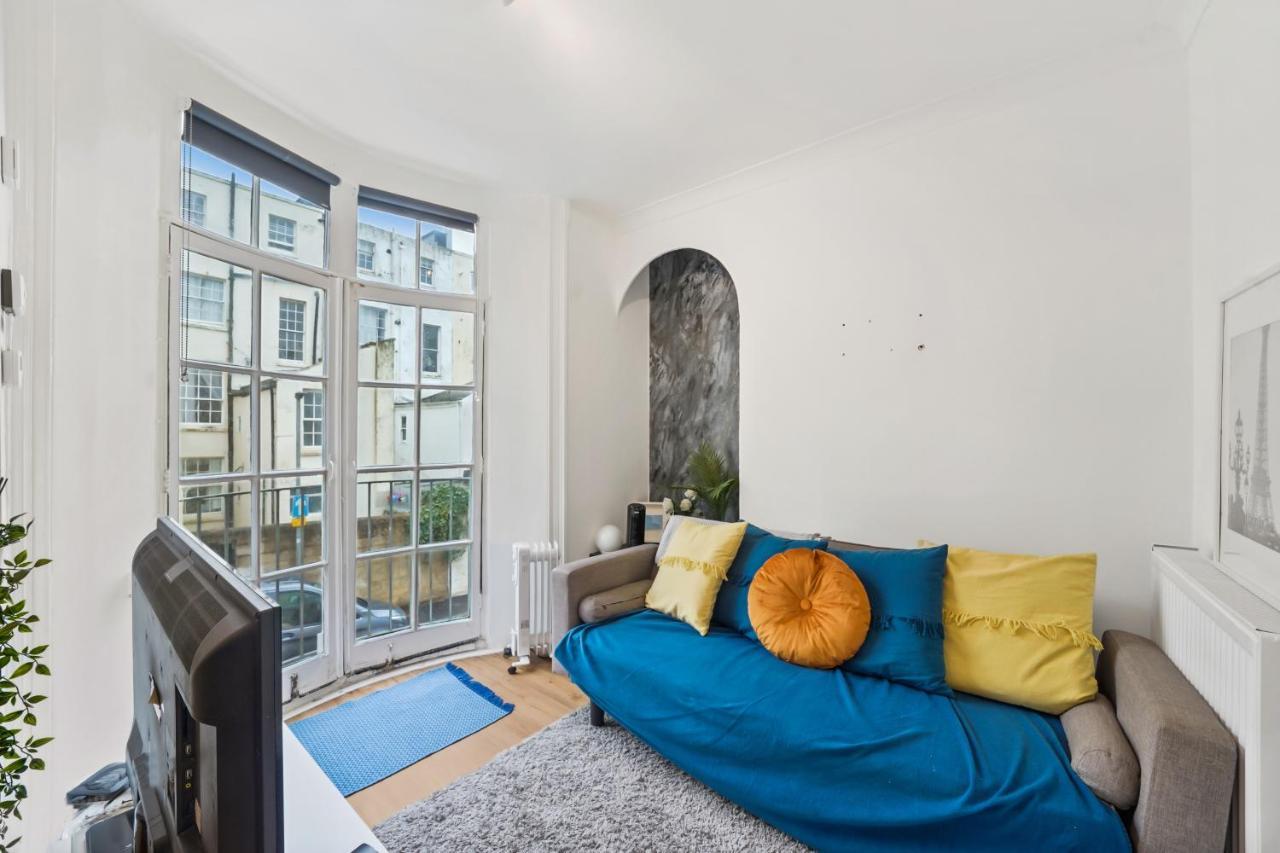Modern One Bedroom Apartments In Brighton Екстериор снимка