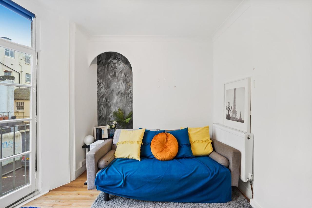 Modern One Bedroom Apartments In Brighton Екстериор снимка