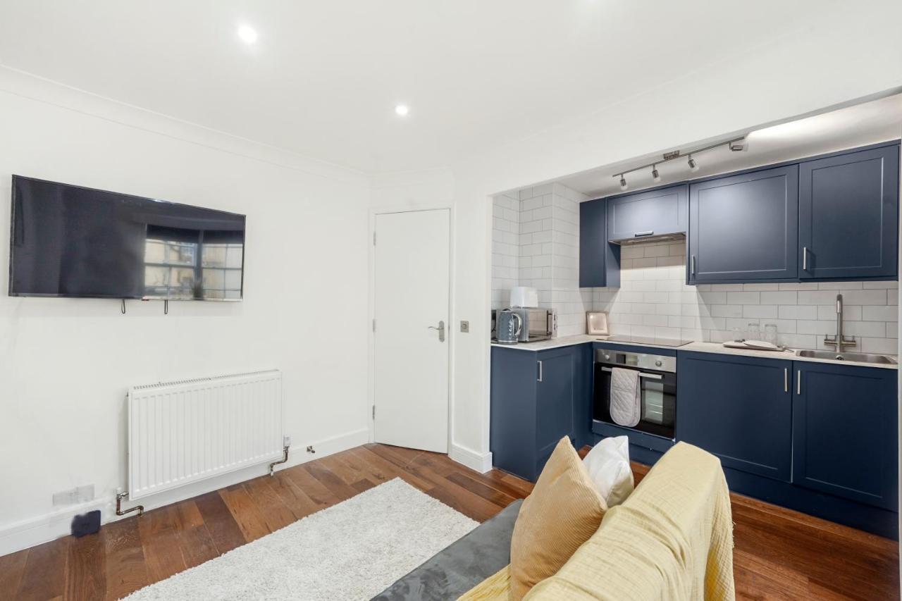 Modern One Bedroom Apartments In Brighton Екстериор снимка