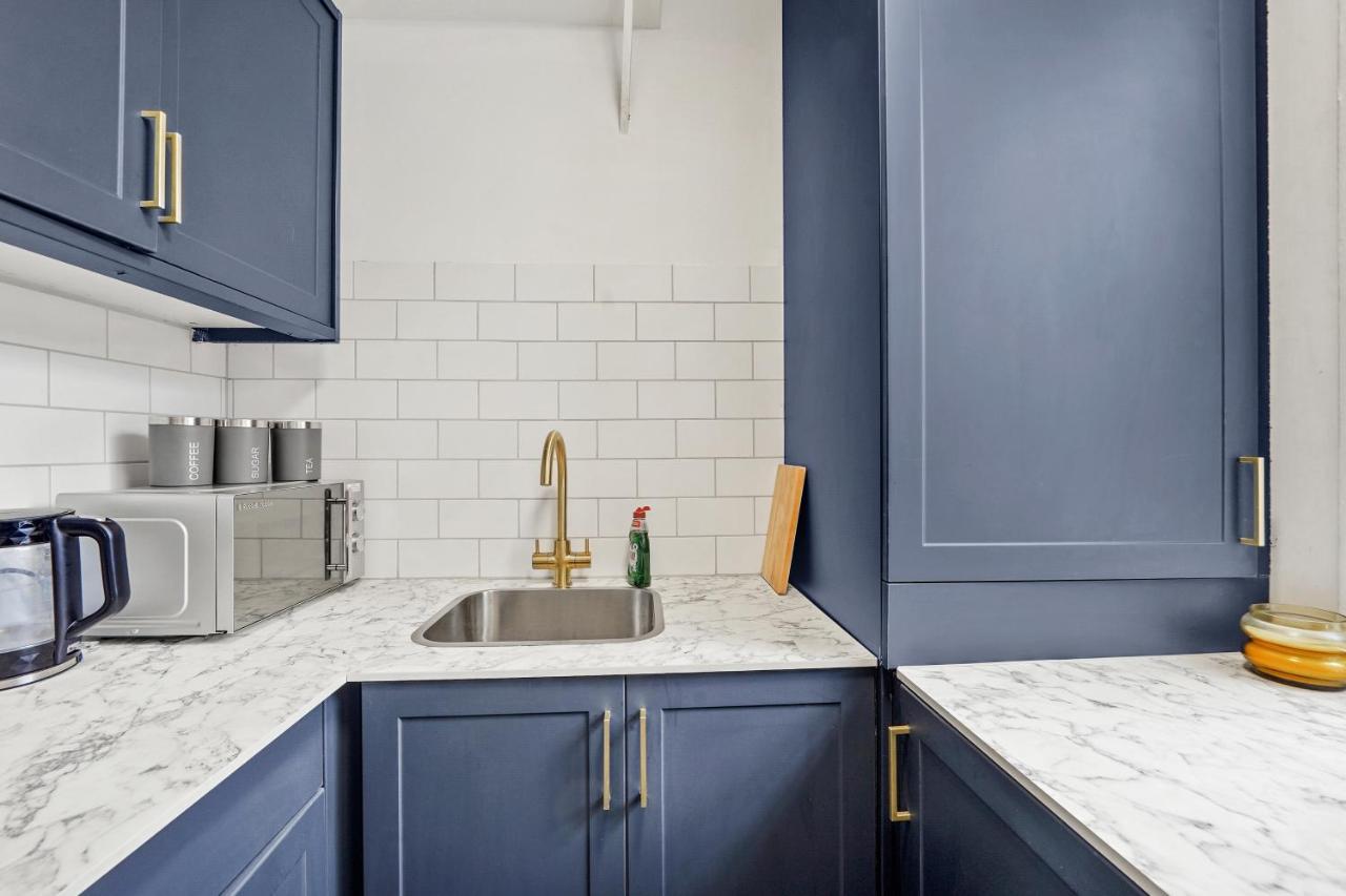Modern One Bedroom Apartments In Brighton Екстериор снимка