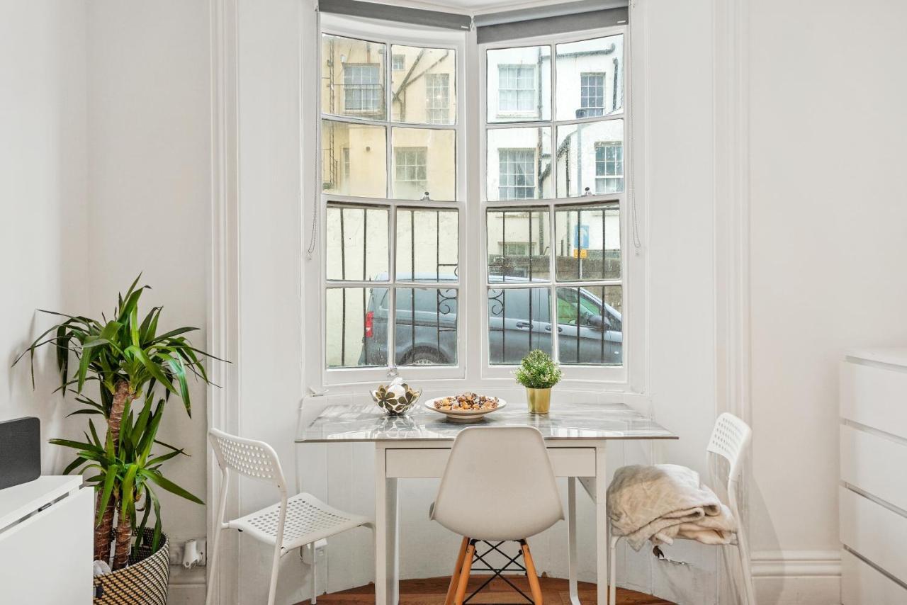 Modern One Bedroom Apartments In Brighton Екстериор снимка