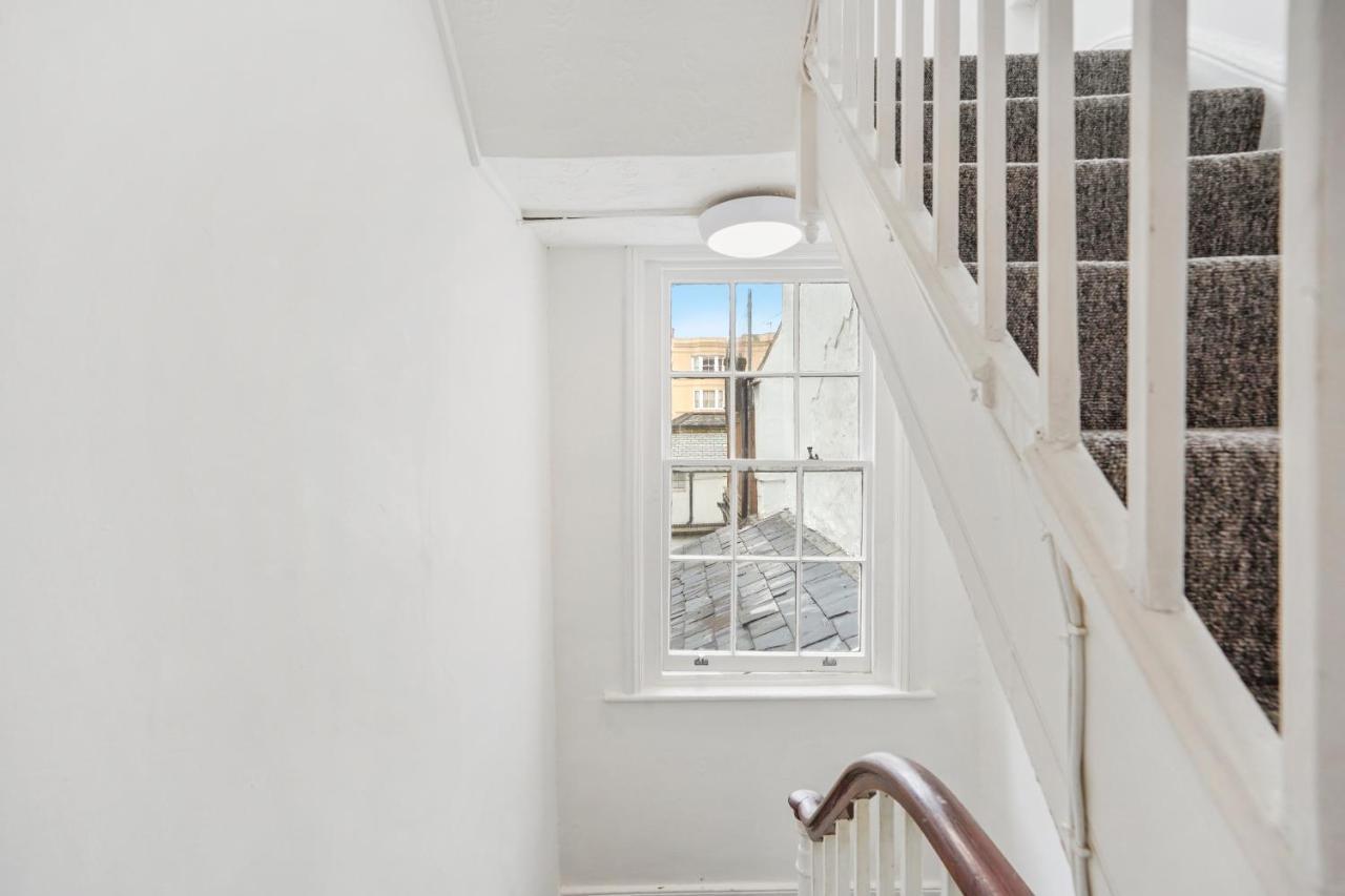 Modern One Bedroom Apartments In Brighton Екстериор снимка